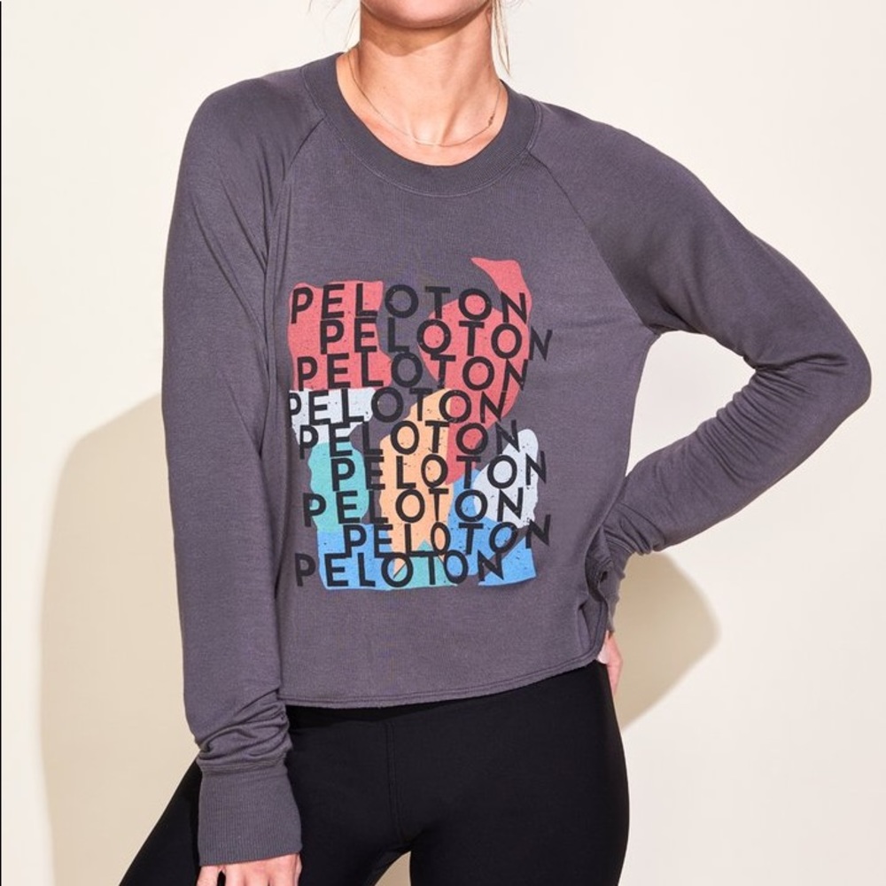 Women’s peloton raven pullover large